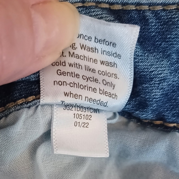 A SO Blue Jean Shorts Cuffed Hem - Picture 7 of 7